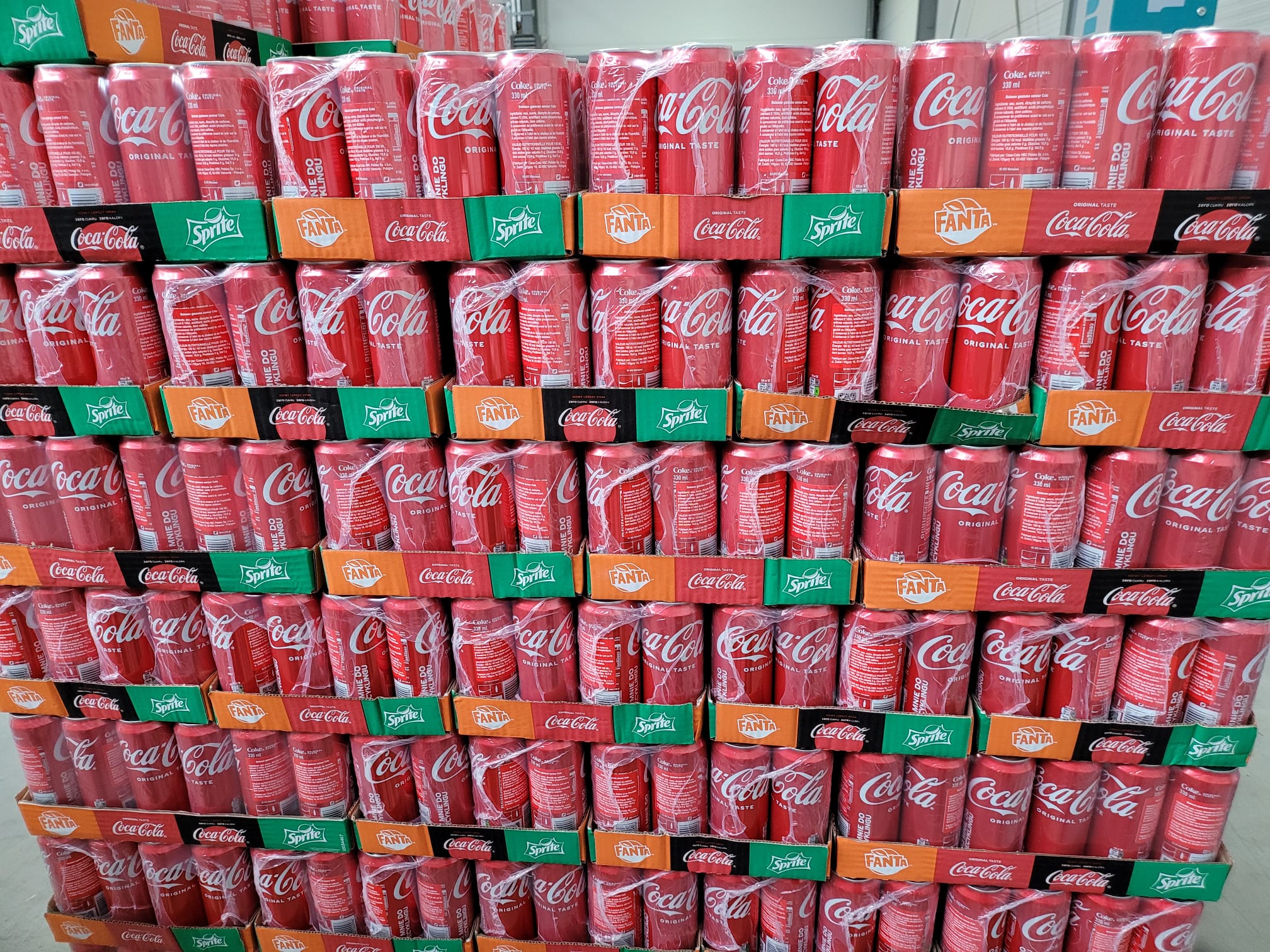 Pallets with new packs 6-pack 4 packed to the factory tray ready for shipment 2